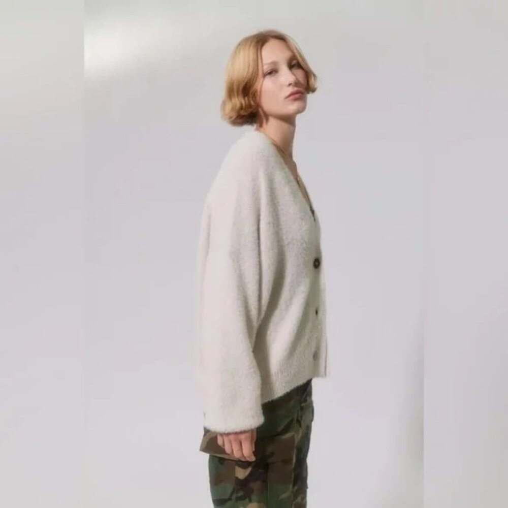 Urban Outfitters S cream oversized cardi fuzzy cardigan sweater button up baggy - Picture 9 of 11
